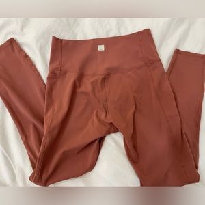 Vuori Studio pant in Rosewood size Medium
